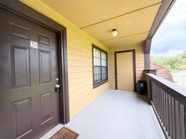Photo - 1/1 Condo in Gated Lakefront Community of Altamonte Springs!
