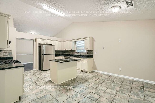Building Photo - 2373 Cove Lake Way