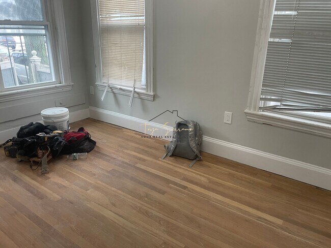 Building Photo - 70 L St