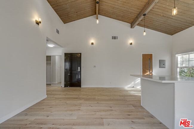 Building Photo - 853 S Bedford St