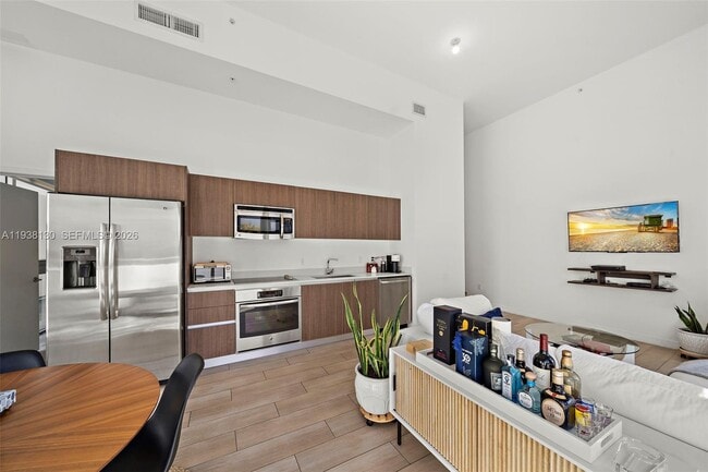 Building Photo - 1600 SW 1st Ave