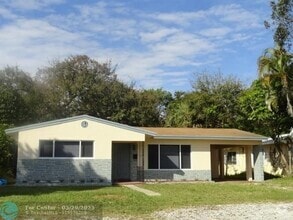 Building Photo - 205 SW 18th Ave