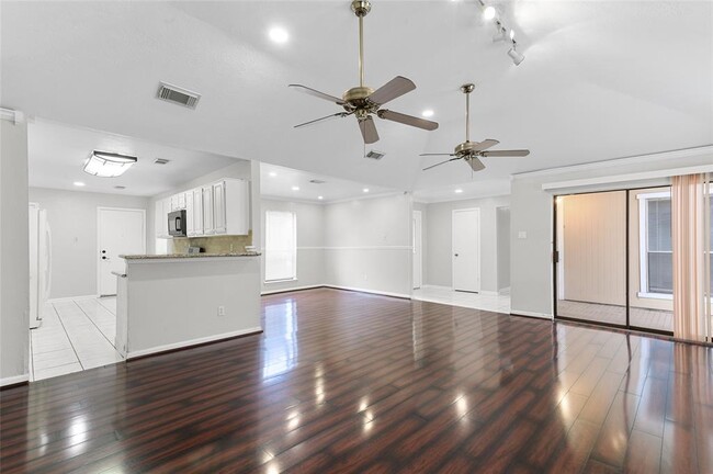 Building Photo - 21302 Park Bend Dr