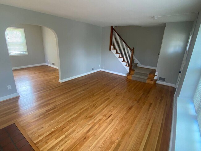 Building Photo - Come home to this lovely 3 bedroom/3 bath in Tenleytown! With Garage!