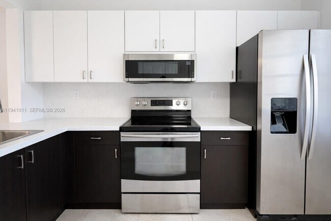 Foto del edificio - 3552 Magellan Cir