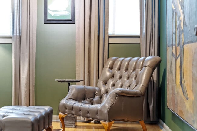 Building Photo - 4413 1/2 N Greenview Ave