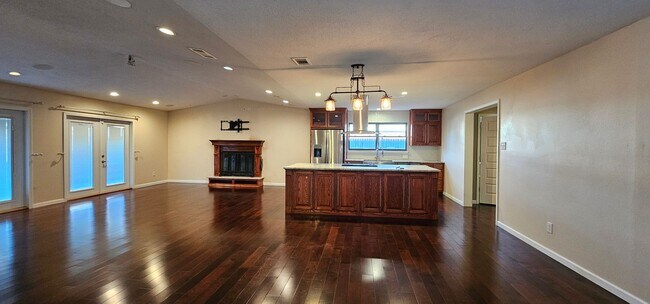 Foto del edificio - Beautiful 4 Bed/2 Bath Family Home