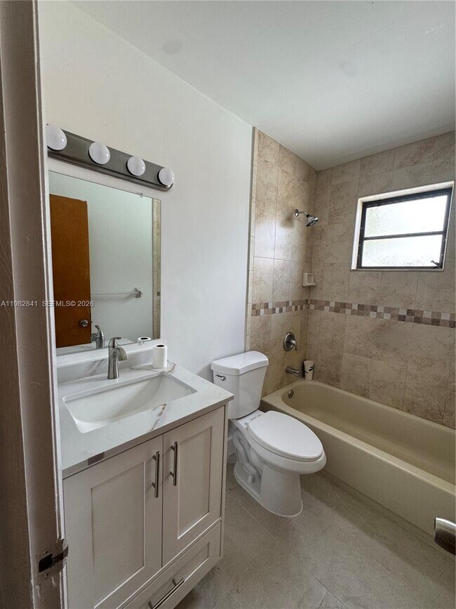 Foto del edificio - 1107 NW 30th Ave