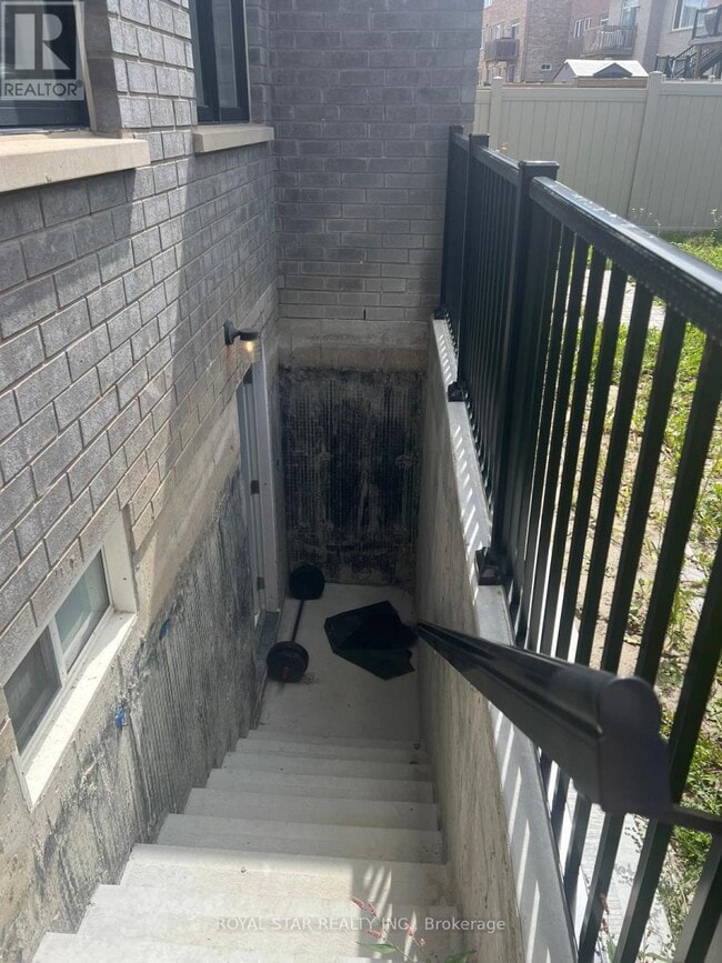 Building Photo - 89 Forest Edge Crescent