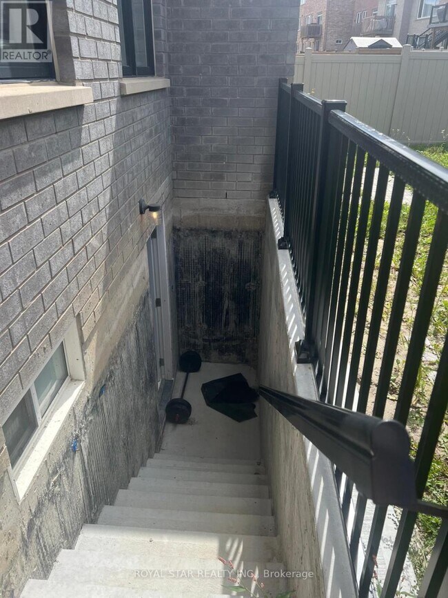 Photo du bâtiment - 89 Forest Edge Crescent