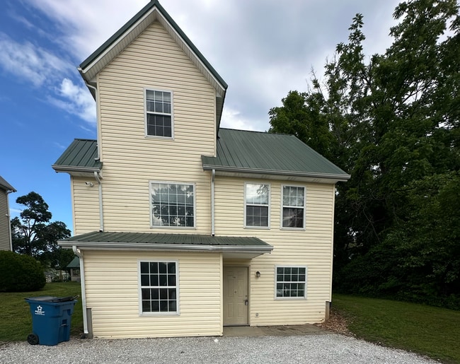 Building Photo - 709 S Florence St