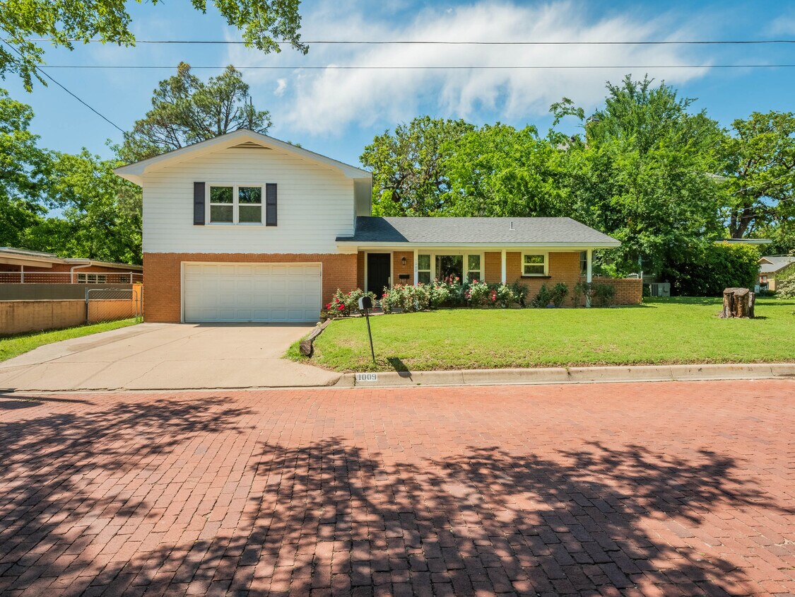 1009 W Vanderbilt St, Stephenville, TX 76401 House for Rent in Stephenville, TX