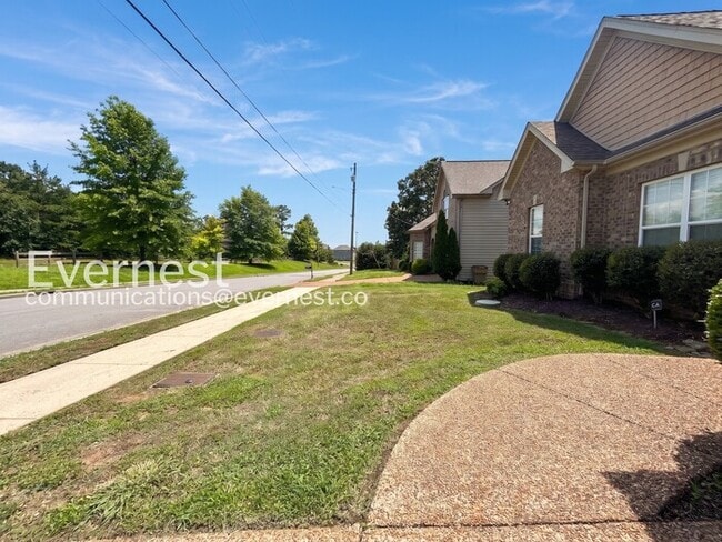 Building Photo - 3-Bed/2-Bath Home with Fireplace and 2-Car Garage/Available Now!