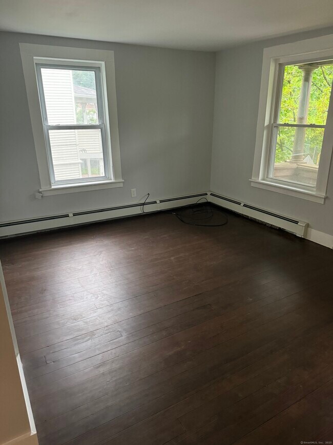 Foto del edificio - 94 W Main St