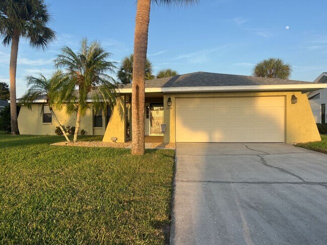 Foto del edificio - Lovely Lakefront Pinebrook South Home for Annual Rental