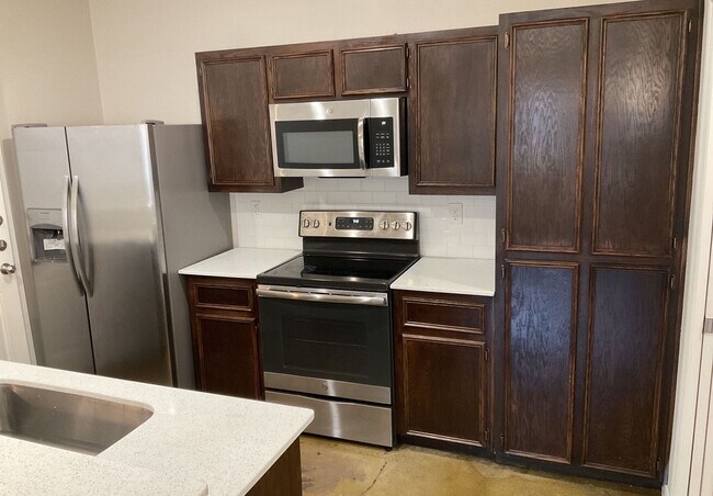 Foto del edificio - 310 Lowes Blvd