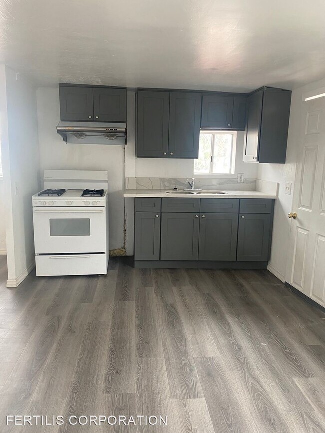 Building Photo - 2 br, 1 bath House - 1532 W 9th Street