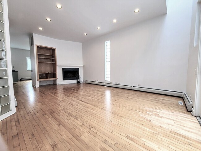 Foto del edificio - 1013 W Armitage Ave