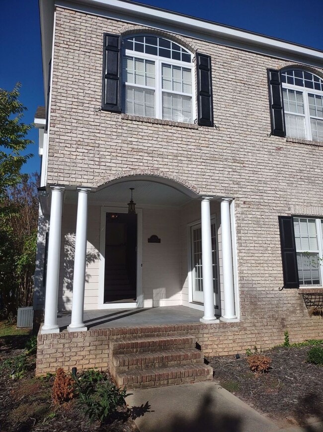 Building Photo - COMING SOON !!! | Just Minutes from Downto...