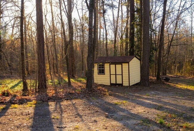 Foto del edificio - -- ACT FAST!  HUGE 4 BEDROOM 2.5 BATH GLEN ALLEN HOME --