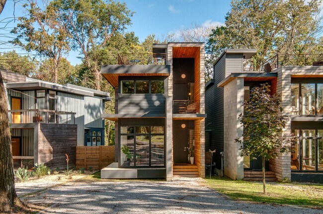 Building Photo - 1413 Riverside Dr