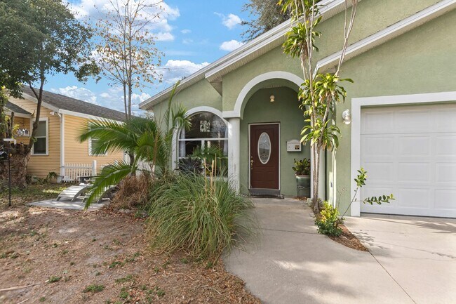 Foto del edificio - Updated Home in Tampa Heights
