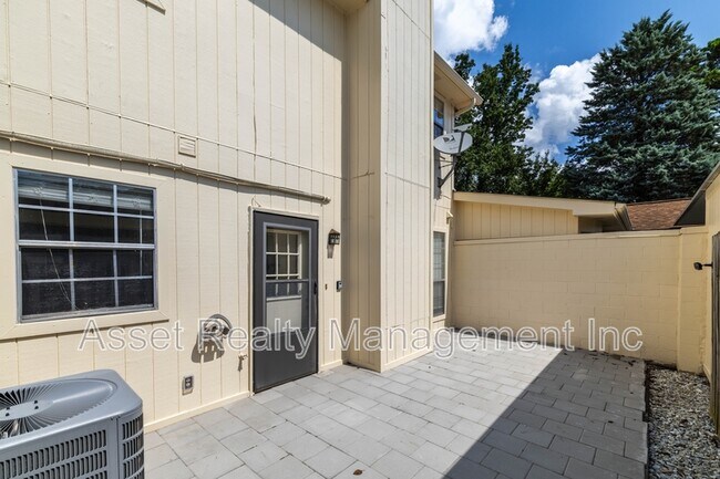 Building Photo - 7914 Gleason Dr NW