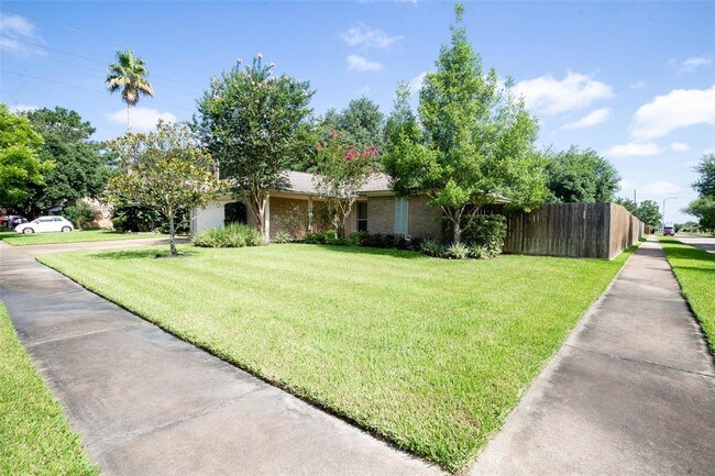 Building Photo - 22302 Deville Dr