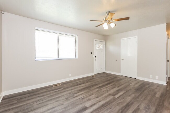 Building Photo - 9709 E Annalyn Dr