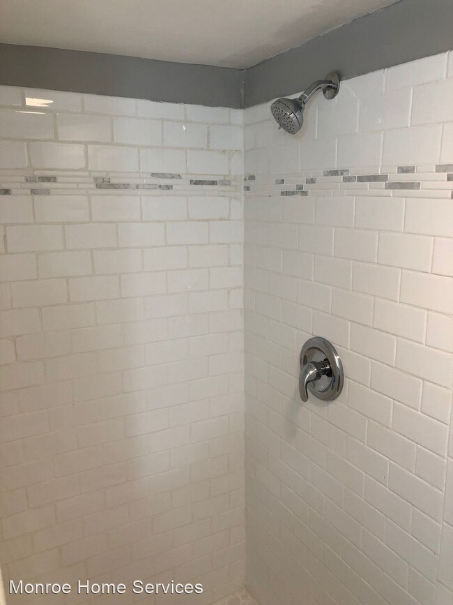 Building Photo - Studio, 1 bath House - 411 E. Coldspring LN