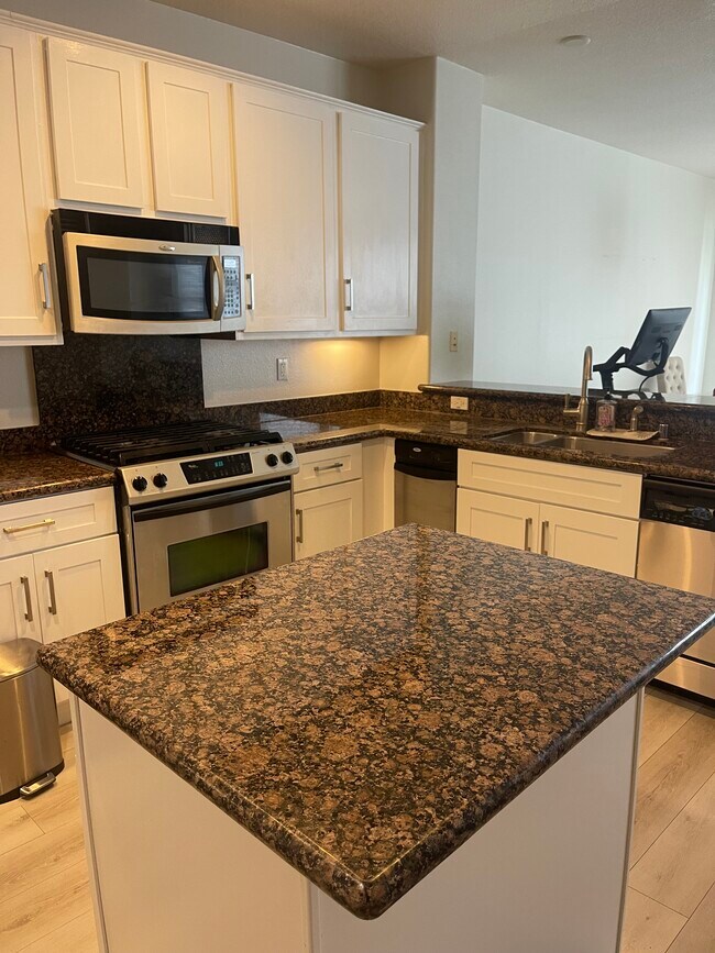 Foto del edificio - 12664 Chapman Ave