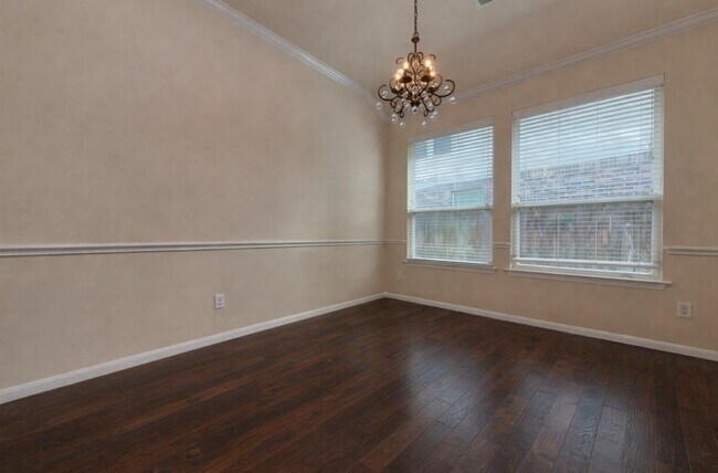 Foto del edificio - 6906 Patterson Dr