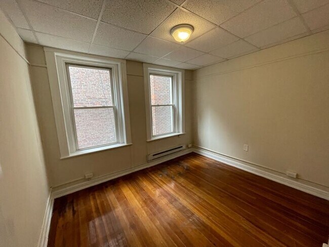 Building Photo - 68 N Margin St