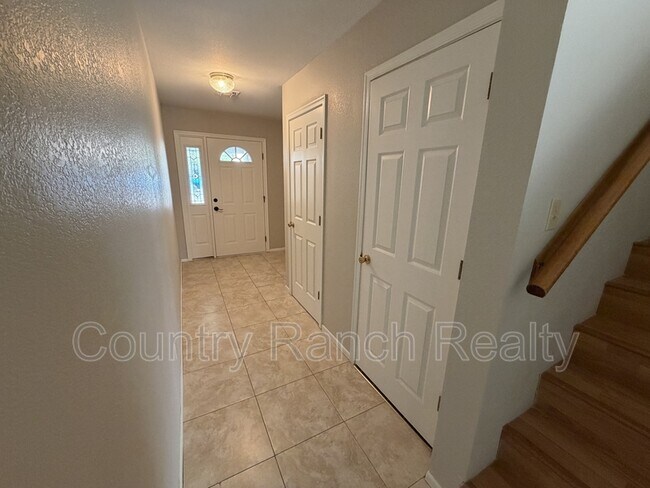 Building Photo - 2899 Country Club Dr
