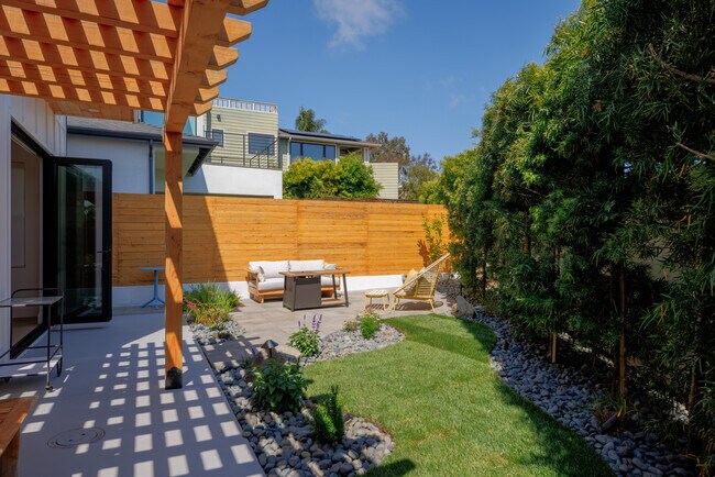 Foto del edificio - 623 Colima St