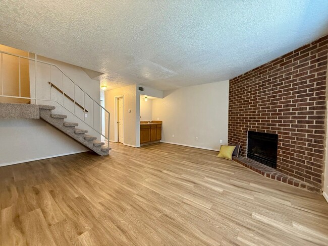 Building Photo - Duplex in East Norman with 2 car garage!