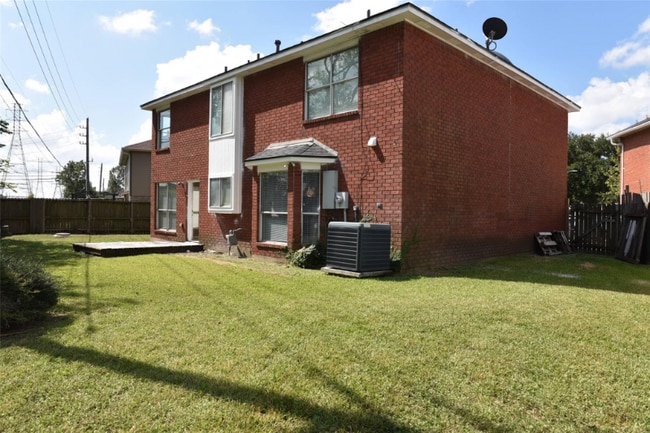 Building Photo - 12303 Glenmeadow Dr