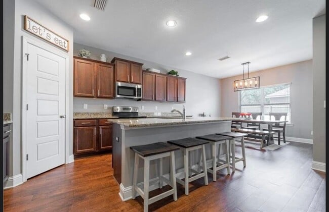 Foto del edificio - 9694 Somers Ct