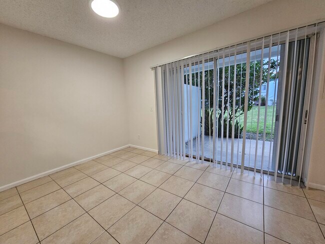 Foto del edificio - 5070 Elmhurst Rd