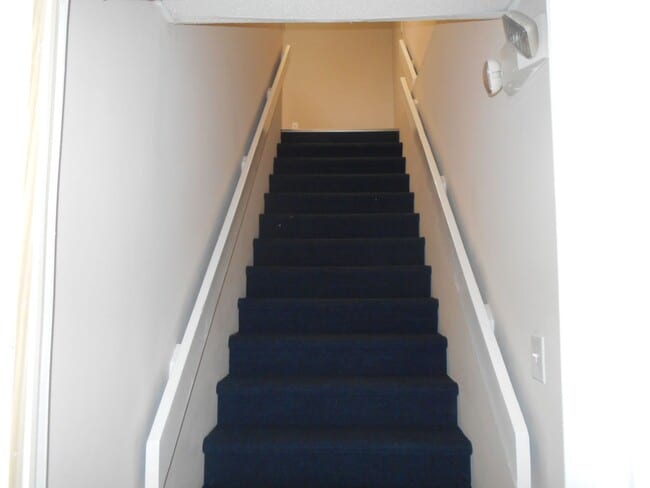 Foto del edificio - Second floor 1 bedroom, 1 bath suite in great location