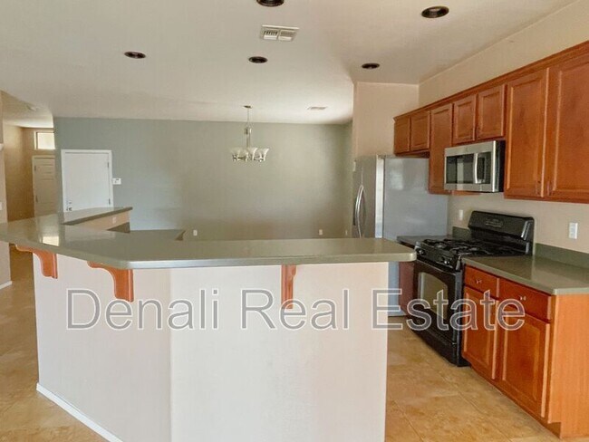 Building Photo - 11786 W Fordson Dr