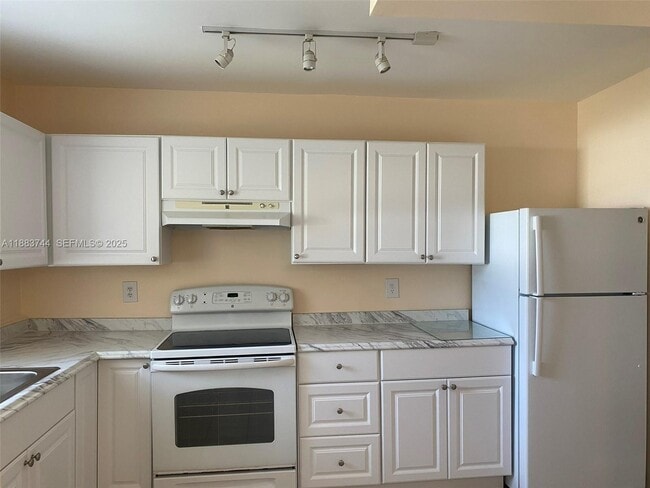 Building Photo - 10772 La Placida Dr