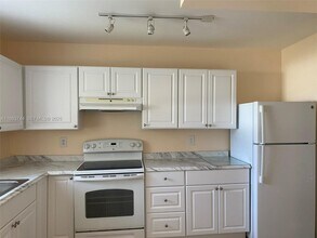 Building Photo - 10772 La Placida Dr