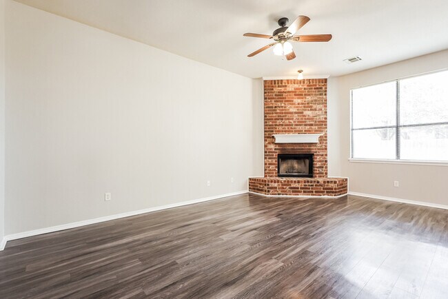 Foto del edificio - Great 3 Bed Home! Coming Soon!