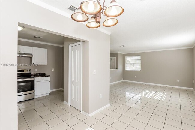 Foto del edificio - 381 NE 164th St