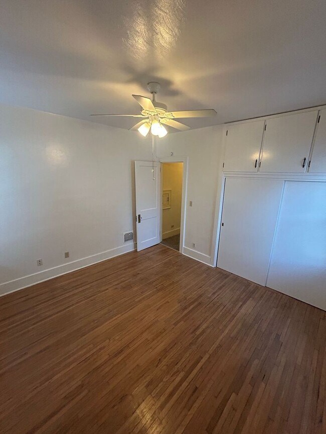 Building Photo - 1439 Vassar Dr