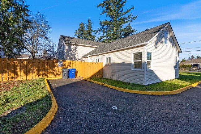 Foto del edificio - 4 Bed | 1 Bath with Modern Finishes in SE PDX