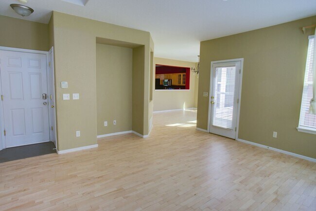Building Photo - Spacious 4-Bedroom Home in Prime Littleton...