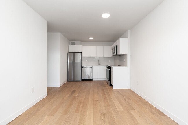 Building Photo - 730 St Clarens Ave