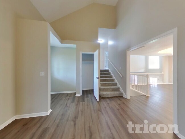 Foto del edificio - 1716 Lynn Cir